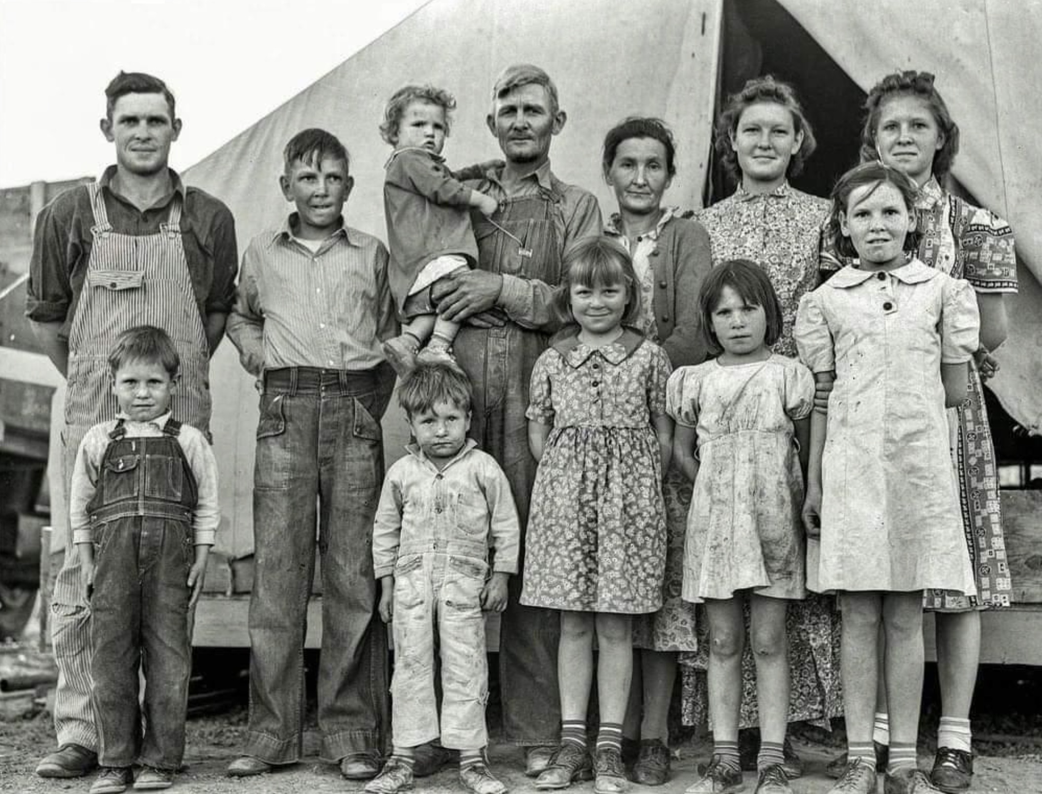 Migrant farm worker with his wife and ten children, 1936 